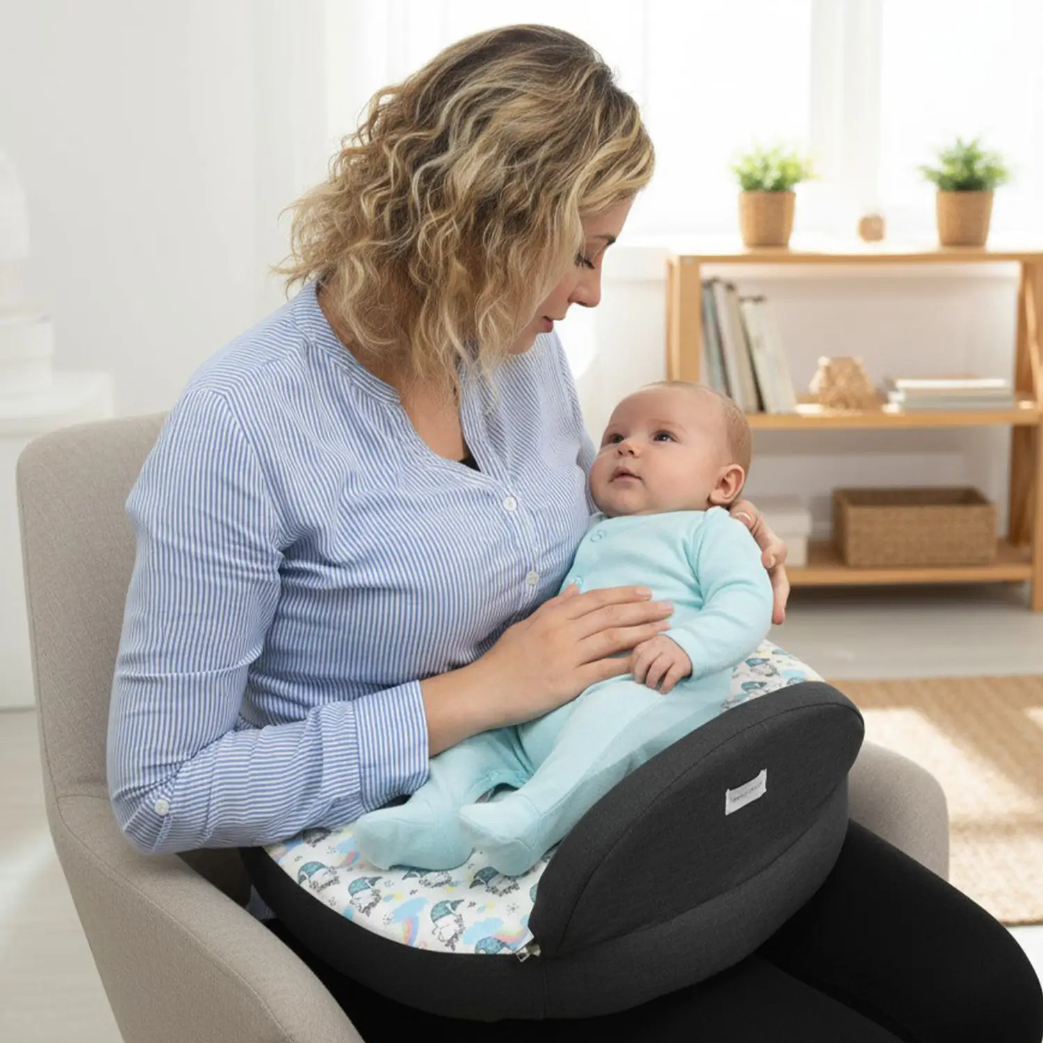 Tender-Nest-Baby-Nursing-Pillow4 (1)